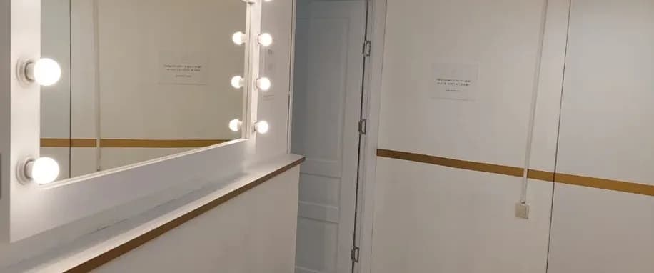 gallery slide