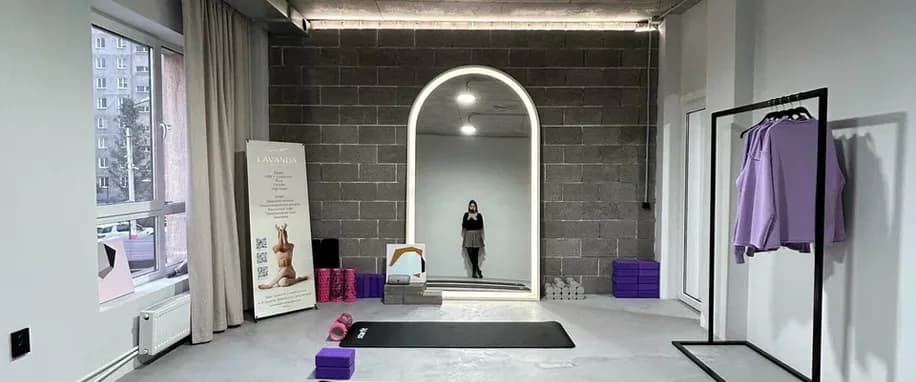 gallery slide